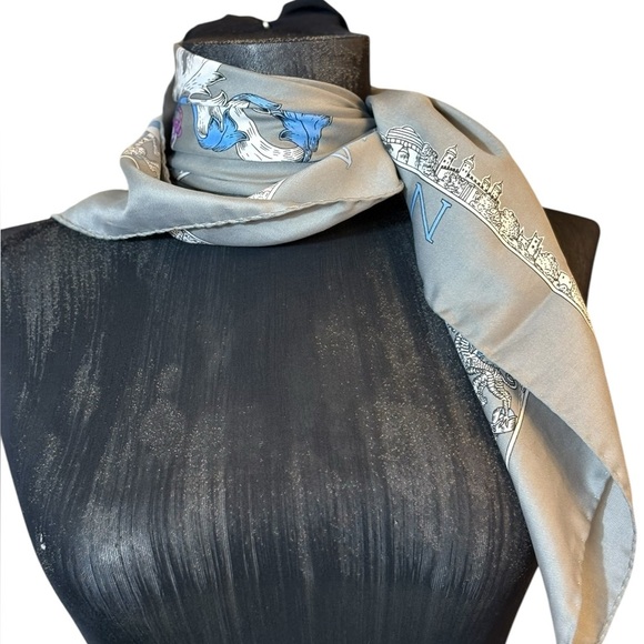 Gray and Blue London Themed Scarf - Picture 15 of 15